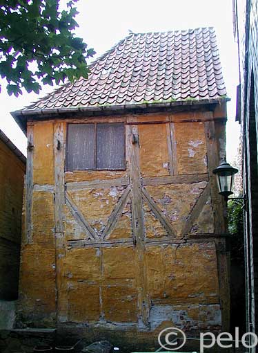 Kirkestr�de 3 baghus