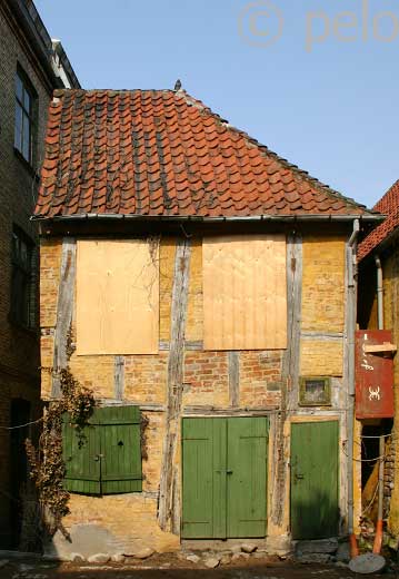 Kirkestr�de 3 baghus