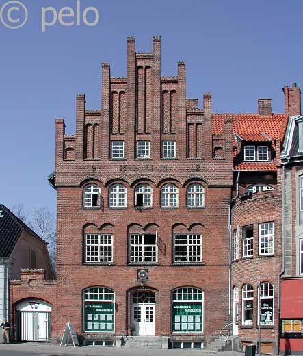 Jernbanegade 19, gavlfacade