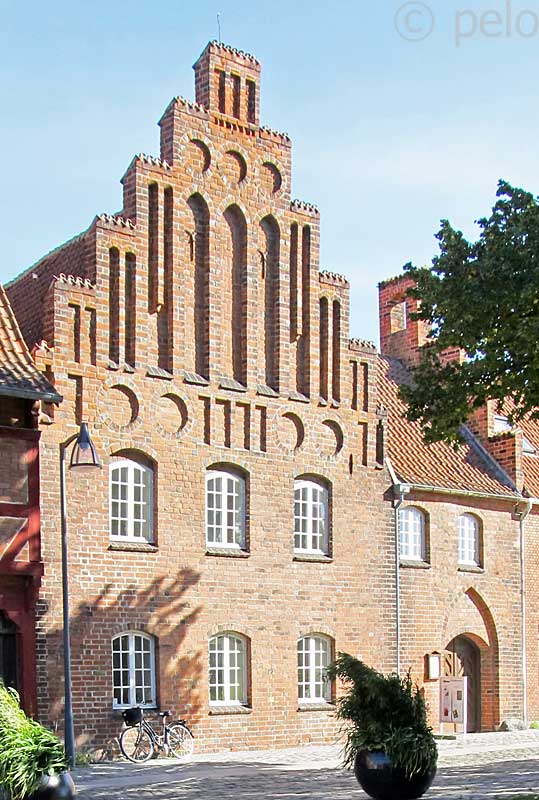 Middelalderr�dhus, Sct. Peders Kirkeplads 5