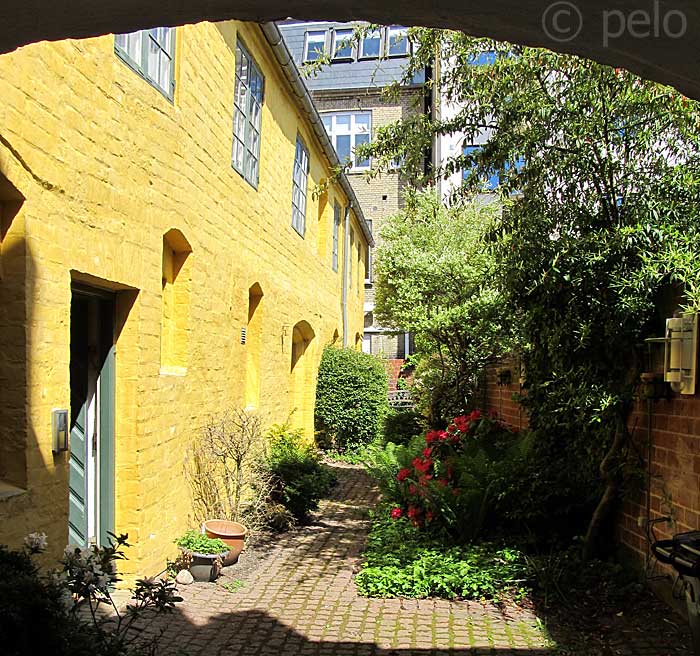Middelalderr�dhus, �stfacade