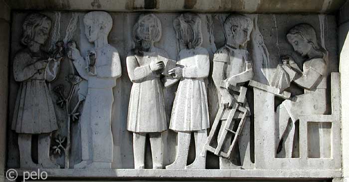 Kildemarksskolen, relief