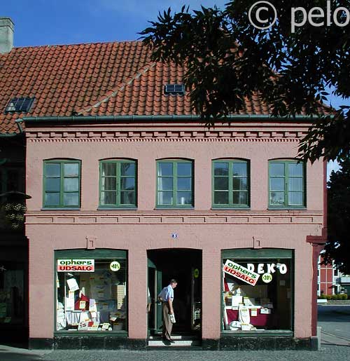 Kirkestr�de 3
